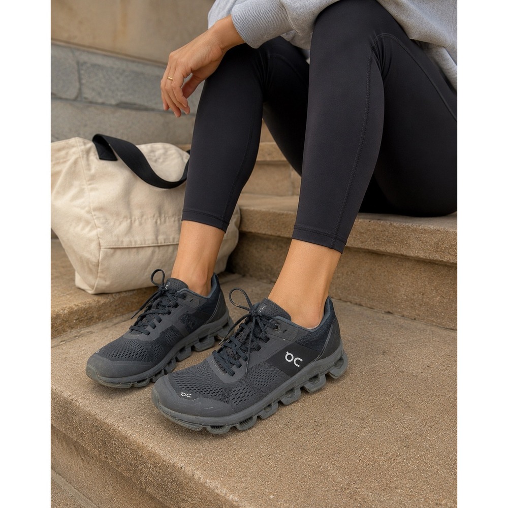 On Running Cloudstratus Womens 9.5 Black Shadow Running Shoes Sneakers Athletic